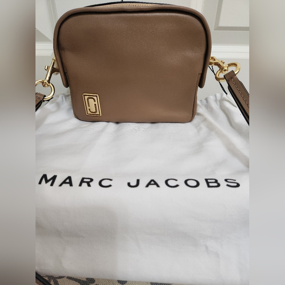 NWT Marc by Marc Jacobs The Mini Squeeze Leather Crossbody Bag - Picture 2 of 5